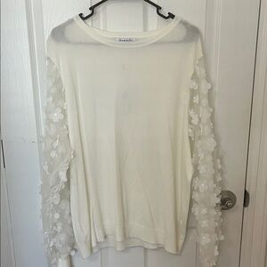 Sioni White Floral-Appliqué Sleeve Pullover
